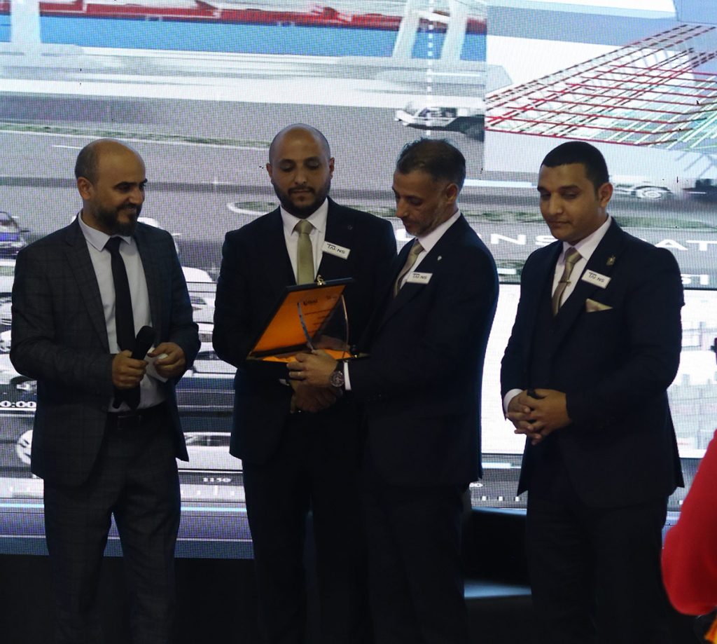 تكريم شركة تاكنس درع فخري في مشاركتها في معرض ليبيا للإنشاءات 2023