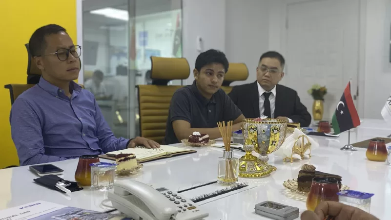 Takns Holding executives meeting with representatives from KERUI Petroleum & Gas to discuss future collaboration.